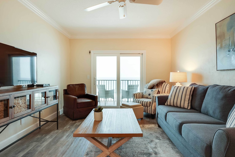 Oceanfront Retreat w Beach & Resort Access - photo 30
