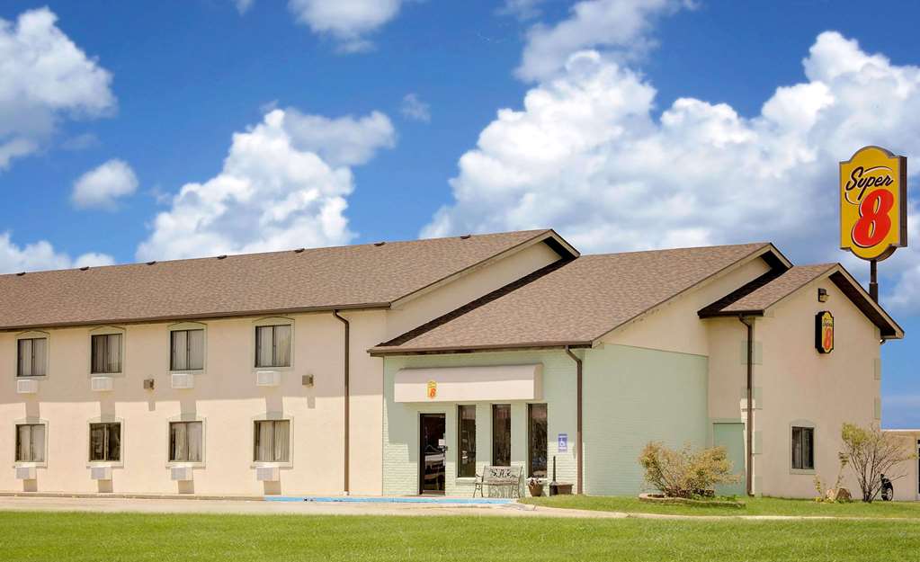 Super 8 by Wyndham Marshall - photo 2