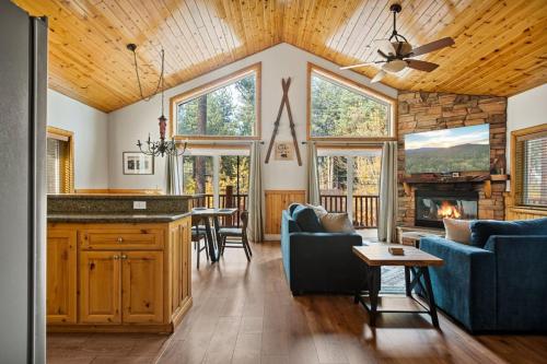 Llama Bear Lodge with Hot Tub — 4-Star Luxury Hotel in Big Bear Lake, United States