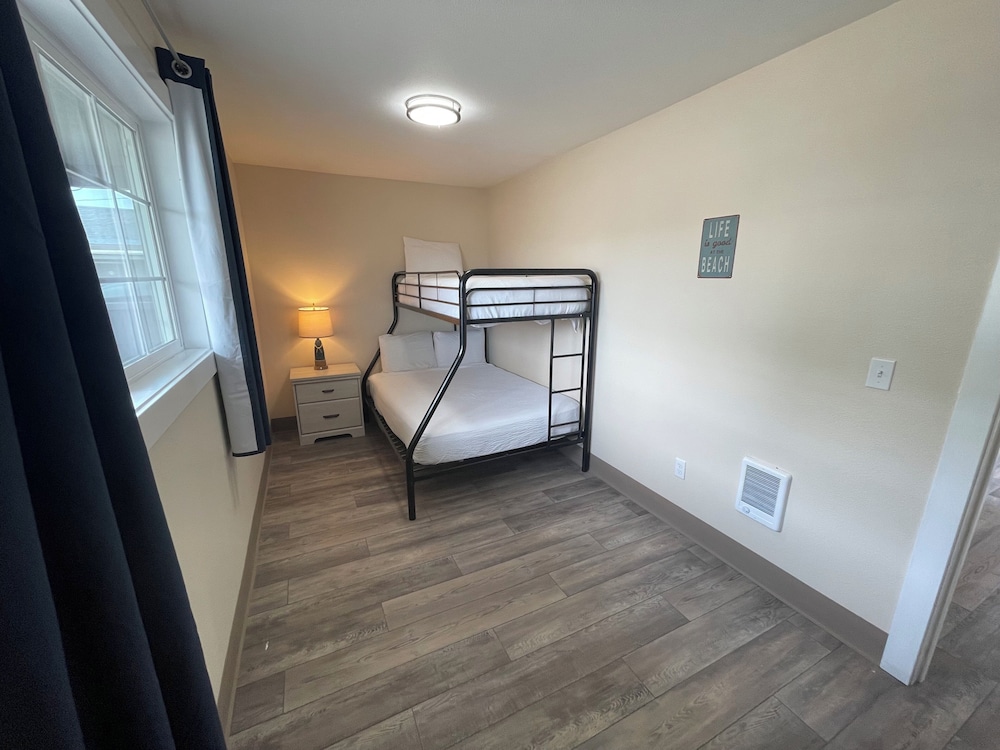 The Coastal Inn and Suites - photo 34