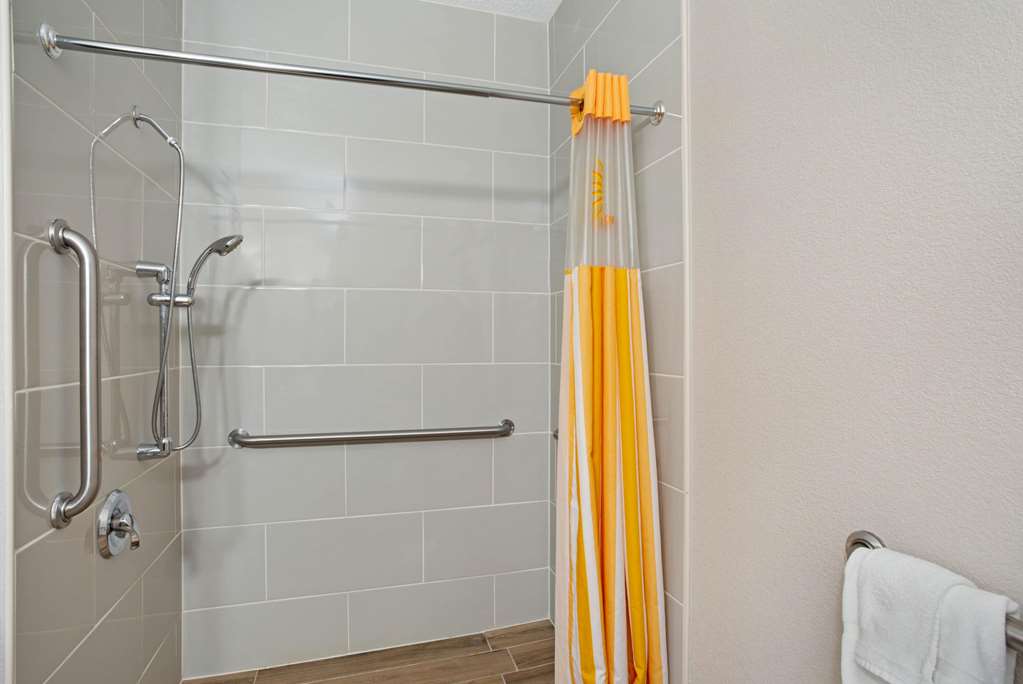 La Quinta Inn & Suites by Wyndham Norwich Plainfield Casino - photo 9