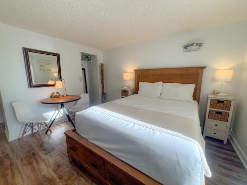 Mellow Kuhio Village Studio condo — 4-Star Luxury Hotel in Honolulu, United States