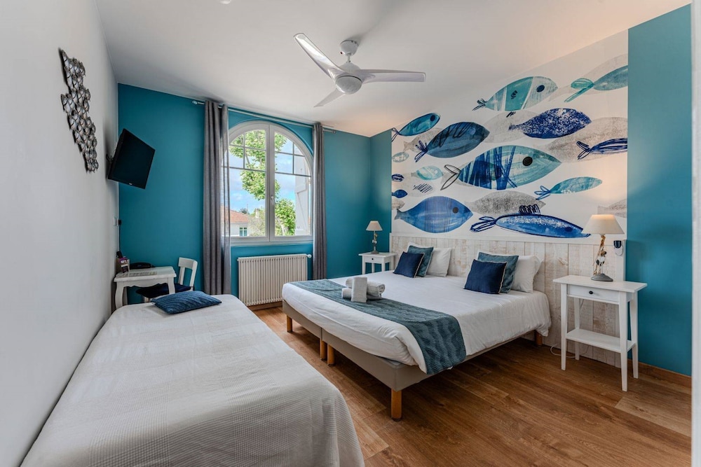 Hôtel Le Grain de Sable in Ares, France