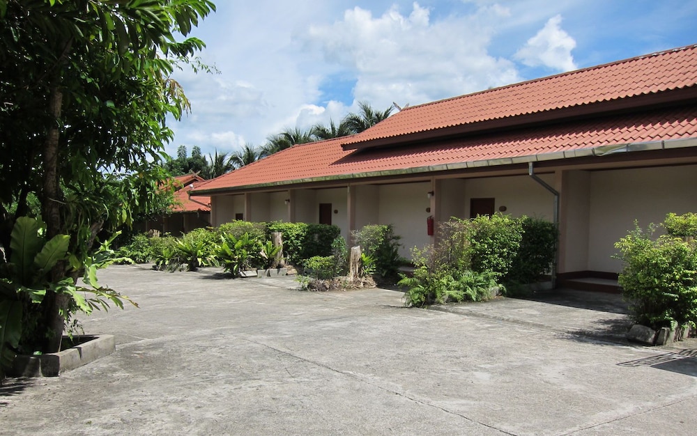 Oasis Resort - carbon neutral hotel in Krabi