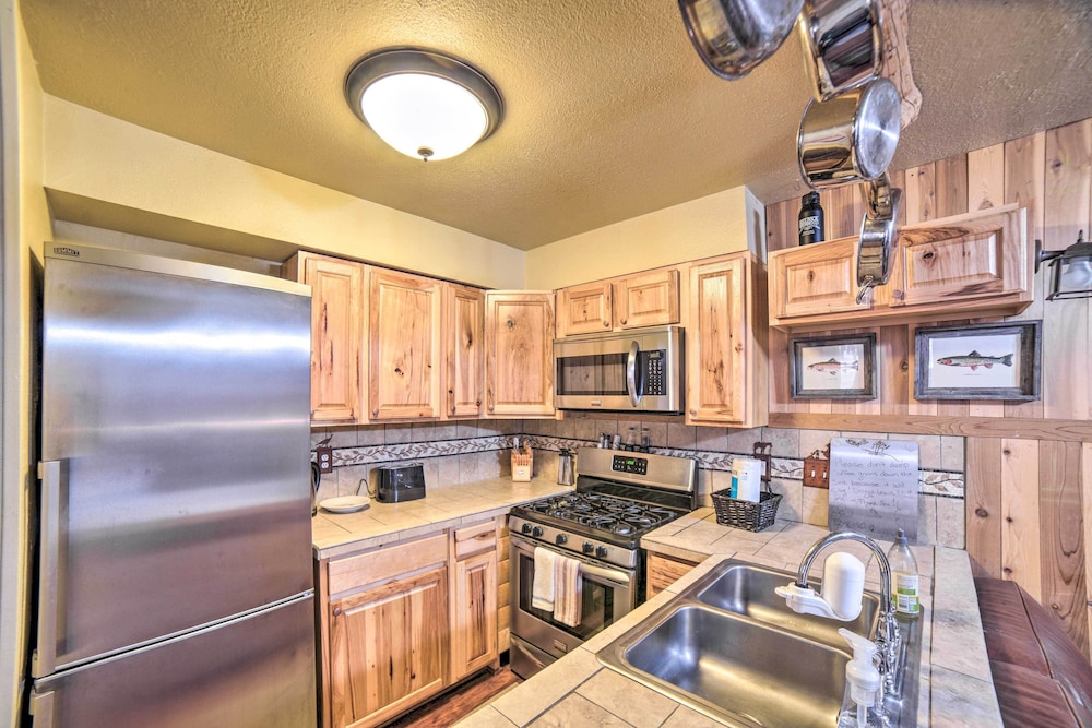 Rustic Condo w Patio: Walk to Angel Fire Resort - photo 10