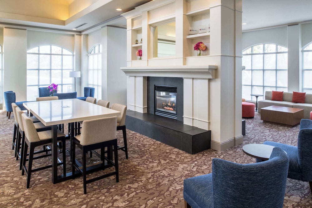 Hilton Garden Inn Fontana - photo 3