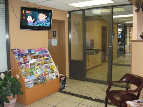 Lake Cecile Inn and Suites - photo 7