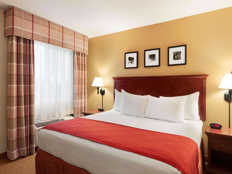 Country Inn & Suites by Radisson Cedar Rapids Airport IA - photo 25