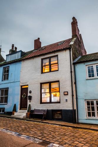 LetAway Captain Cook's Cottage Staithes