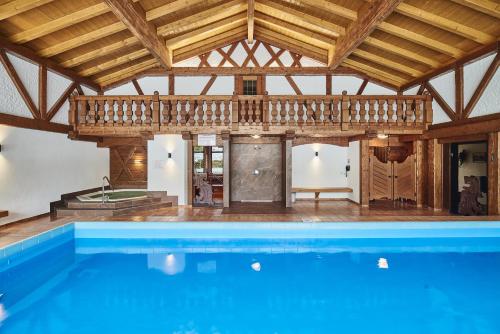 Aktivhotel Gasthof Schmelz Ihr Urlaubs Hotel In Inzell Mit Wellness Hallenbad Alpensauna Dampfbad — Inzell