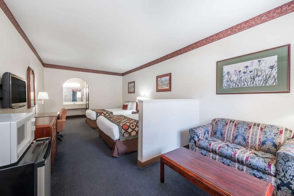 Super 8 by Wyndham Weslaco - photo 6