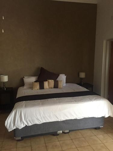Baobab Lane Lodge — 4-Star Luxury Hotel in Lephalale, South Africa
