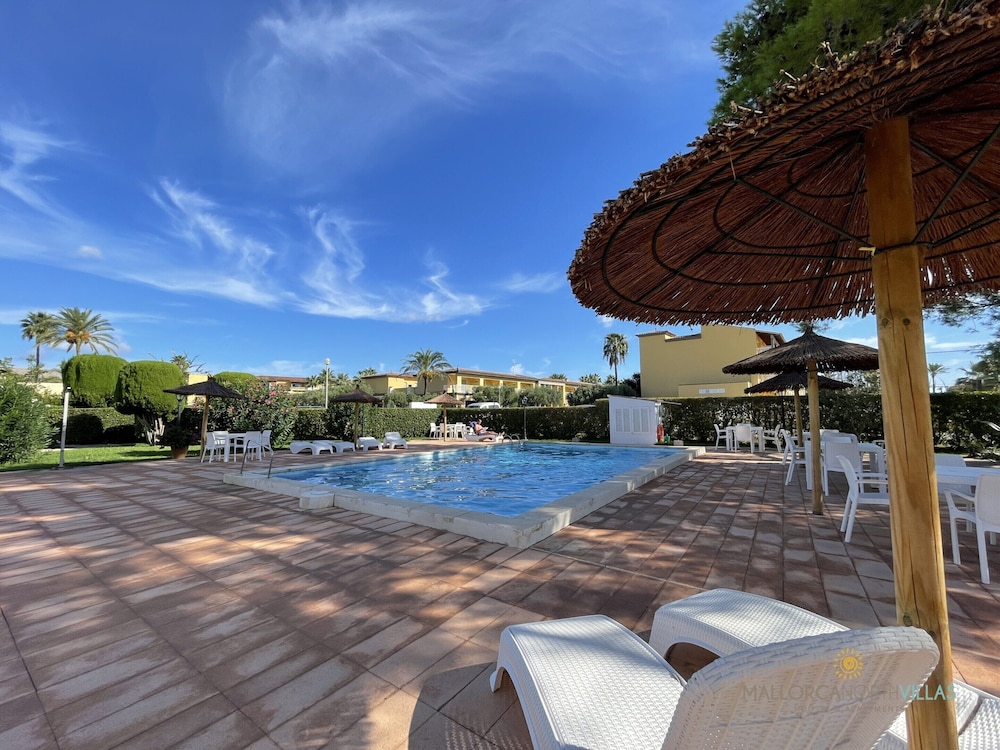 Sunny spacious family apartment in Puerto Pollensa — 4-Star Luxury Hotel in Pollenca, Spain