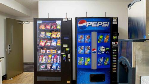 Crossland Economy Studios Cincinnati Springdale Tri Cty Mall - photo 5