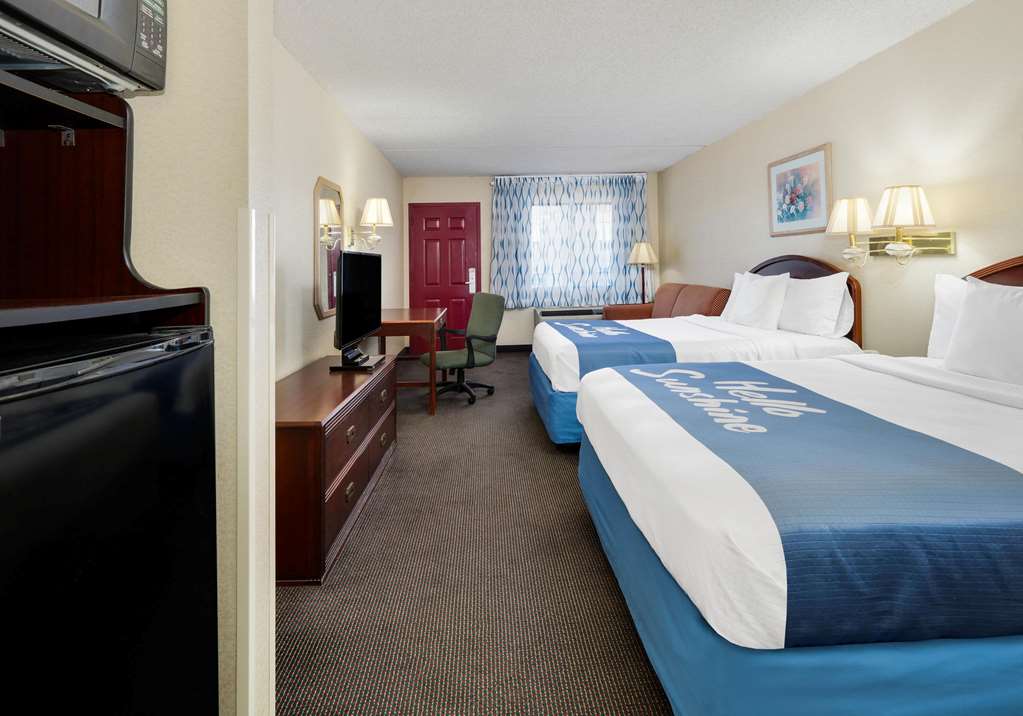 Days Inn & Suites by Wyndham Bentonville - photo 11