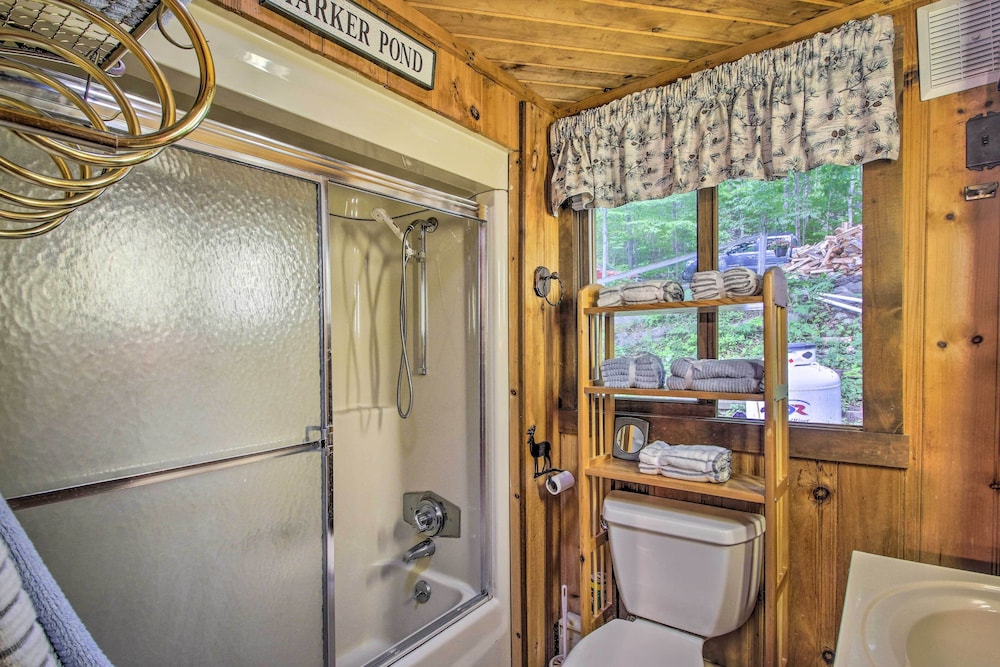 Waterfront Escape with Kayak Paddle Boards and Sauna in Portland, United States