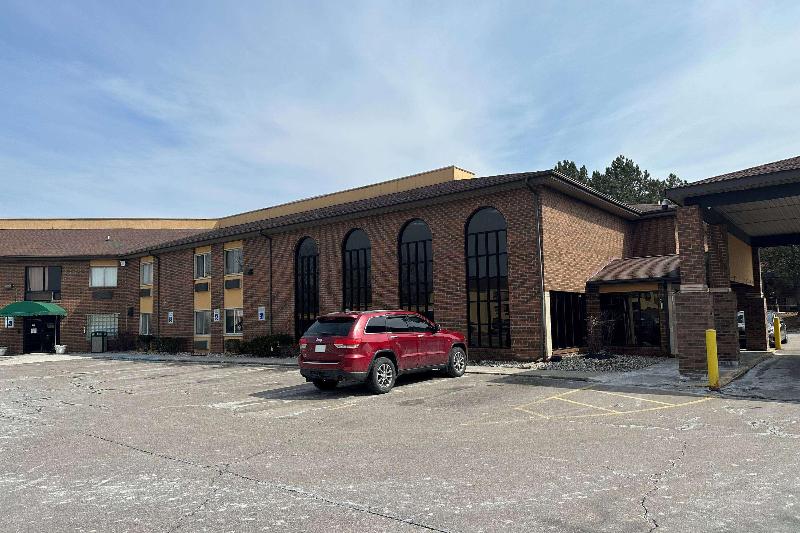 Baymont by Wyndham Flint Airport North — hotel in Flint