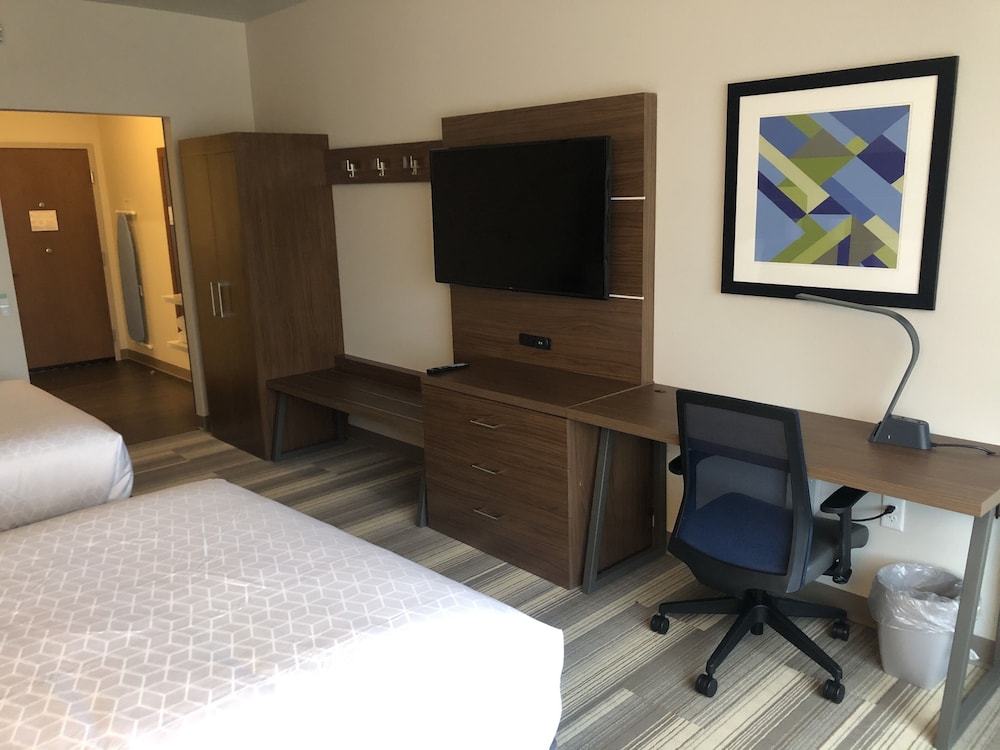 Holiday Inn Express & Suites Madison West Middleton - photo 22