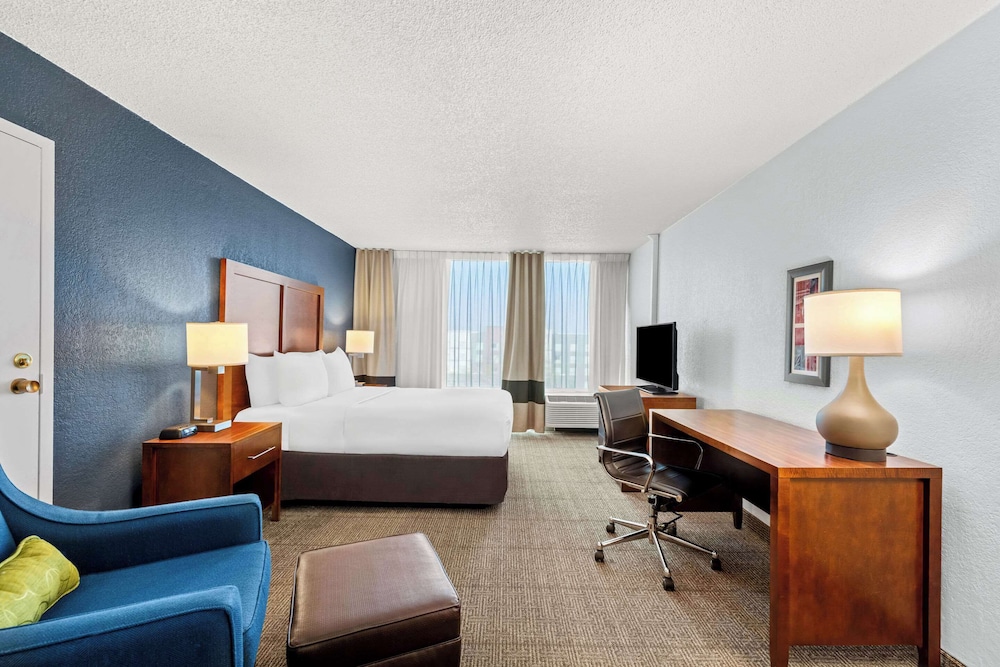 Comfort Inn & Suites Omaha Central - photo 18