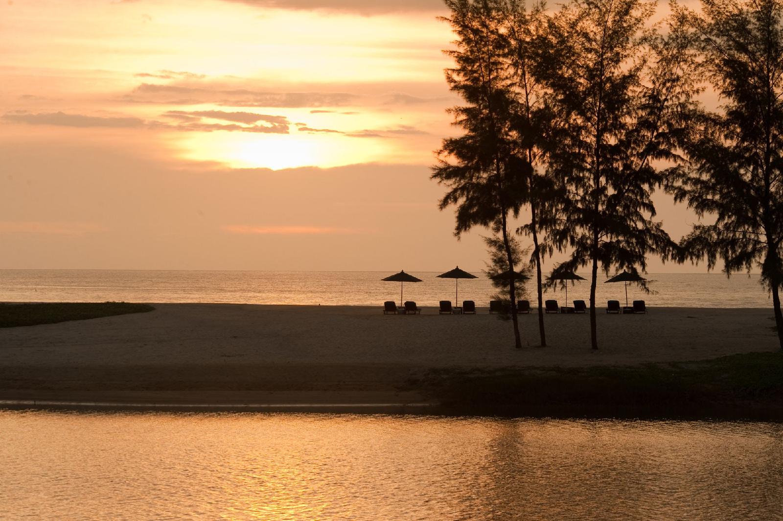 Wanakarn Beach Resort & Spa - carbon neutral hotel in Thai Mueang