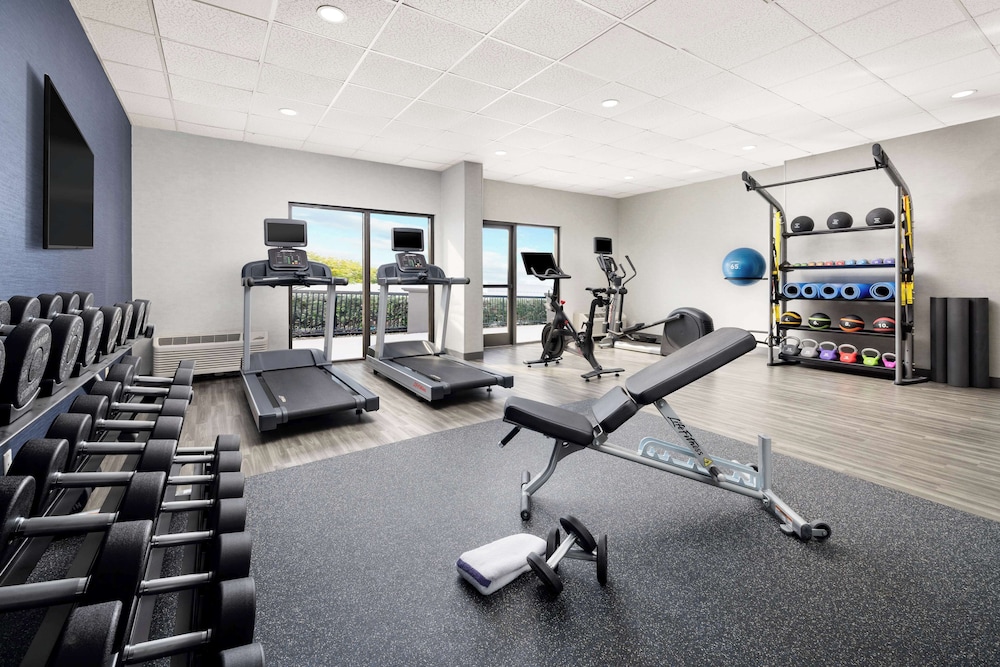 Hampton Inn Laredo - photo 18