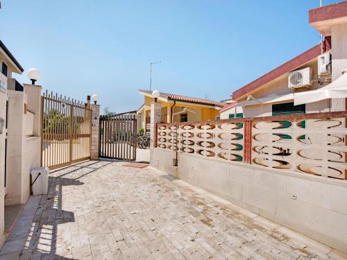 Beachside Getaway w Garden — 4-Star Luxury Hotel in San Lorenzo, Italy