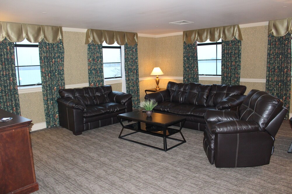 Roberts Riverwalk Urban Resort Hotel - photo 36