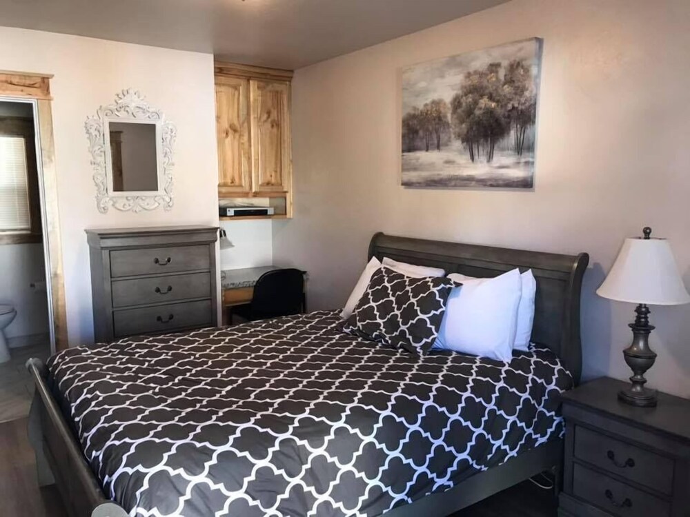 The Manor Motel - photo 17