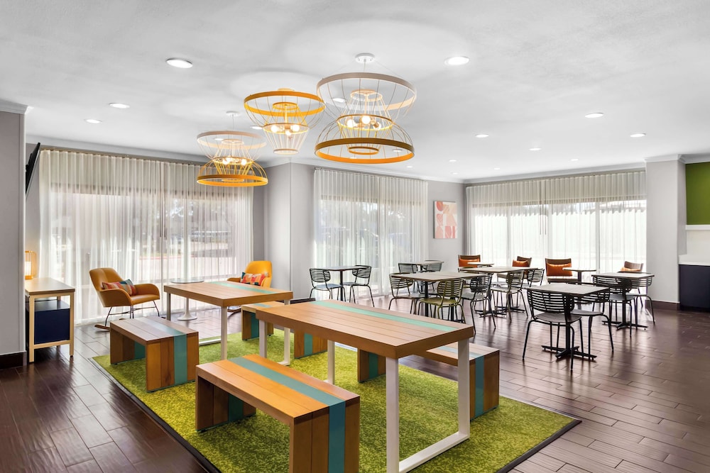 Spark by Hilton Pearland - featured photo