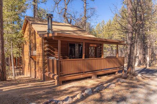 Forest Cabin 6 Enchanted Forest — 4-Star Luxury Hotel in Payson, United States