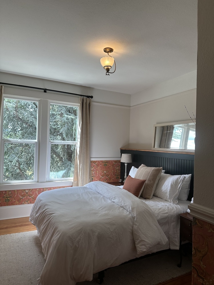 The Lyle Hotel - photo 21