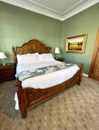 The Austin Room — hotel in Eastland