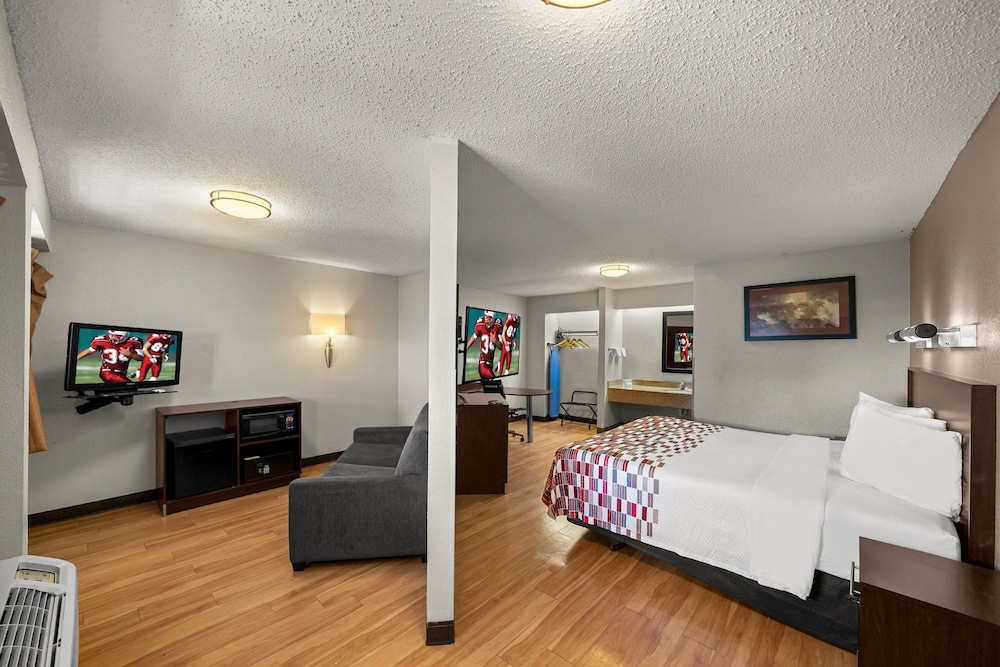 Red Roof Inn Dallas DFW Airport North - photo 10