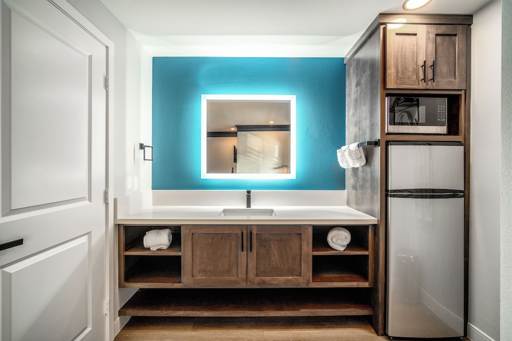Aspire Inn Studios & Spas - photo 25