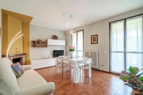 Casa Maria trilocale con patio garage e WiFi — 4-Star Luxury Hotel in San Martino Della Battaglia, Italy