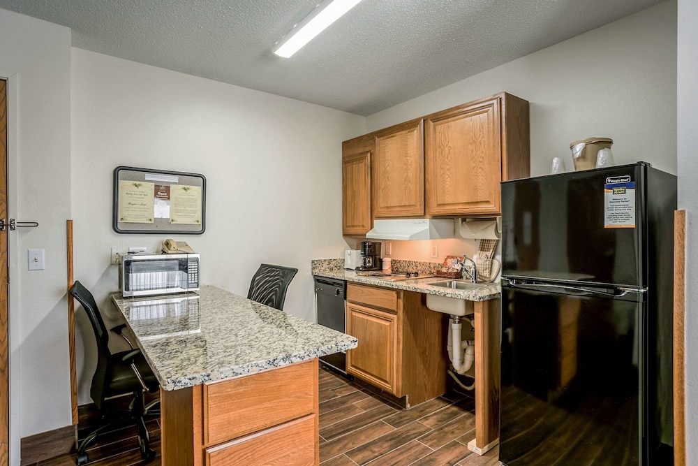 MainStay Suites Cedar Rapids North Marion - photo 19