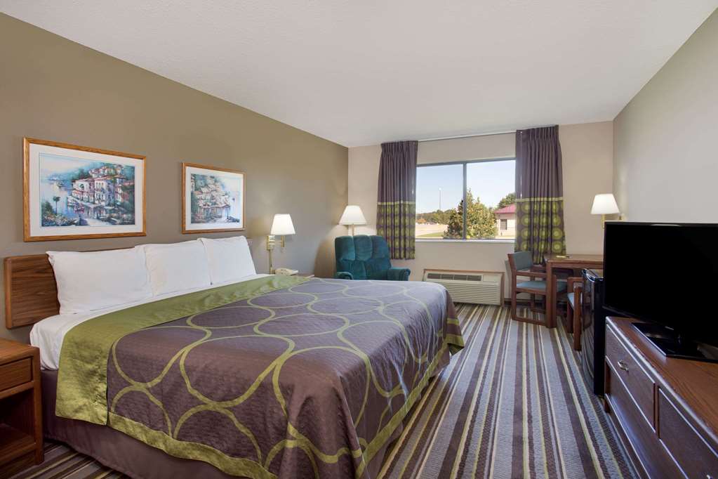 Super 8 by Wyndham Charles City - photo 6