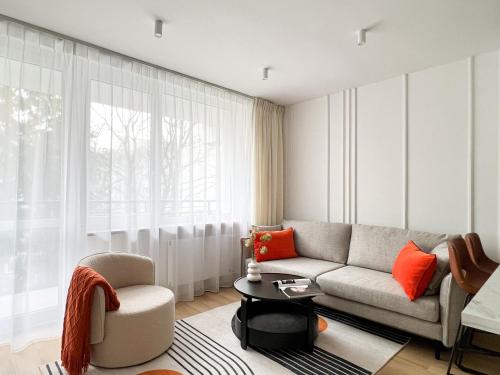 Gustowny apartament przy metrze — 4-Star Luxury Hotel in Warsaw, Poland