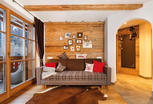 Naturapartments Schönfeld — 4-Star Luxury Hotel in Sesto, Italy