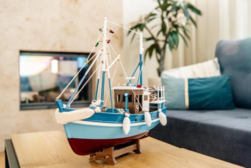 AirHome The Admiral House