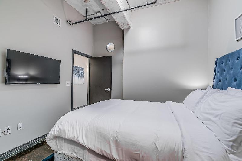 Luxury Downtown Dallas Stay by Amyfinehouse - photo 185