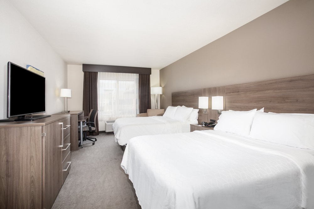 Holiday Inn Express & Suites Manhattan by IHG - photo 11
