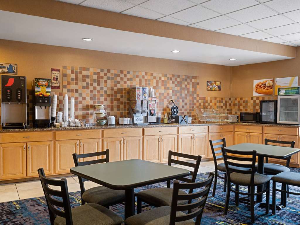 Baymont by Wyndham Indianapolis East - photo 29