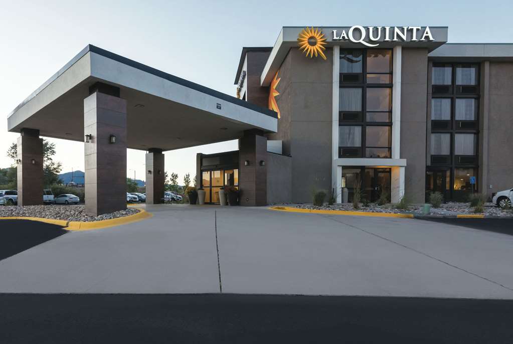 La Quinta Inn & Suites by Wyndham Colorado Springs North - photo 3