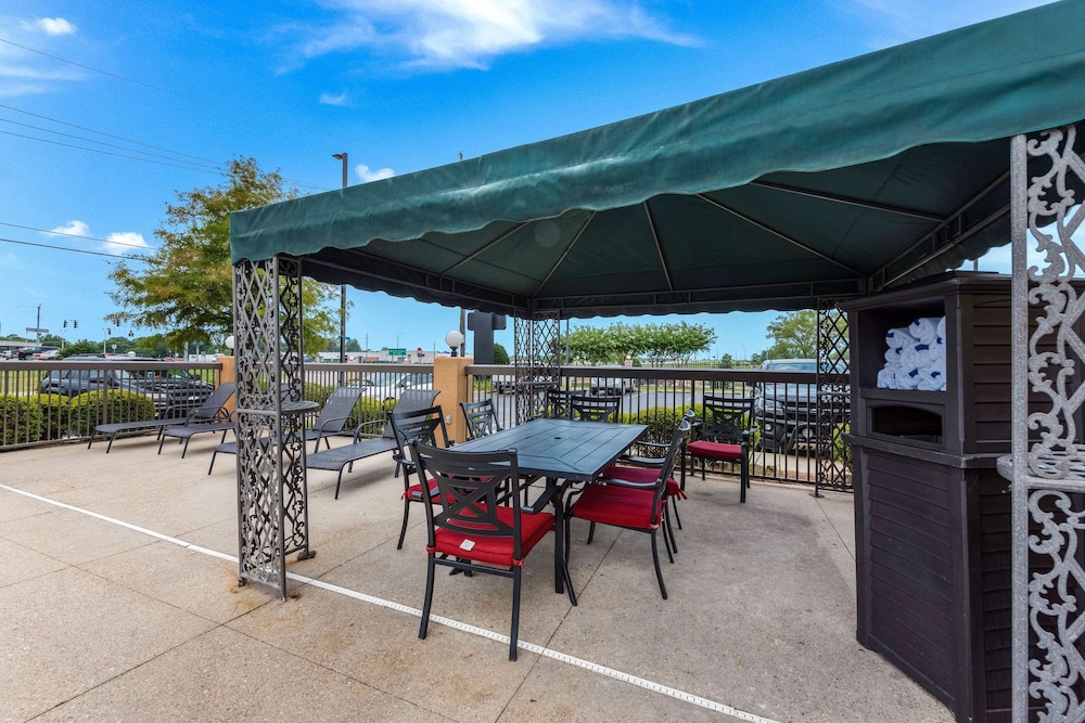 Comfort Suites Monroe - photo 56