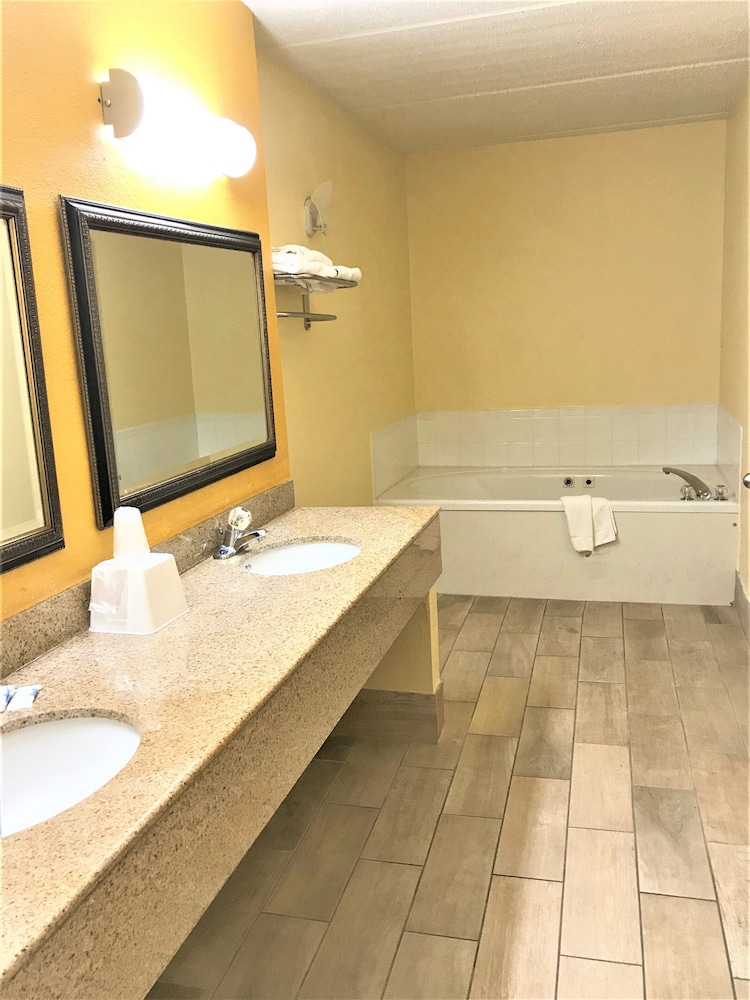 Days Inn by Wyndham Ridgeland South Carolina - photo 22