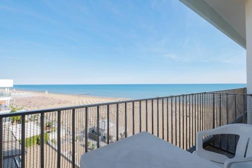La Torre Moderno Monolocale Fronte Mare — 4-Star Luxury Hotel in Lido Di Jesolo, Italy