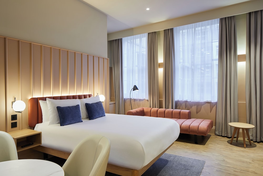 master Cannon — 4-Star Luxury Hotel in London, United Kingdom