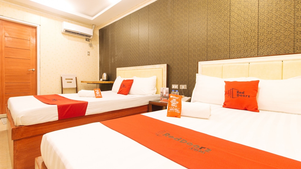 RedDoorz Plus @ Winter Benitez - last minute hotel in Quezon
