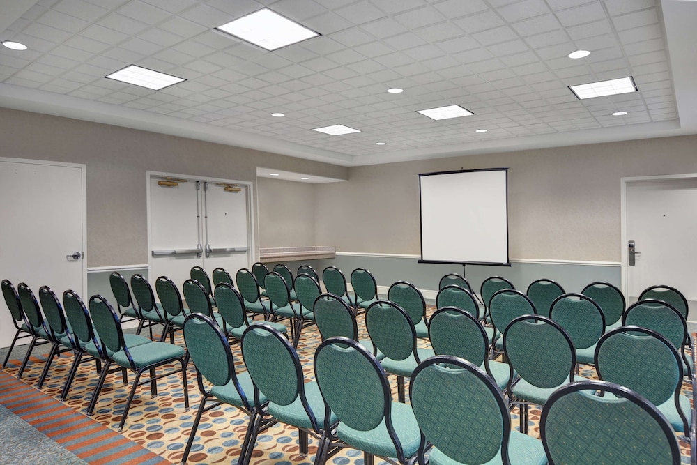 Hilton Garden Inn Jacksonville JTB Deerwood Park - photo 45